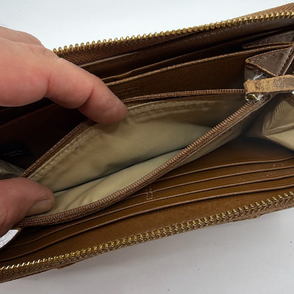 Coach Accordion Zip Brown Croc-Embossed Leather Wallet - Picture 8 of 8